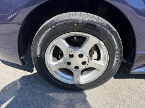 Used 2002 Ford Mustang Deluxe Coupe image 11