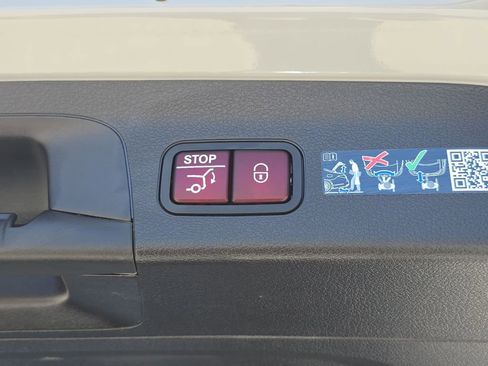 Used 2025 Mercedes-Benz GLS 450 4MATIC image 17