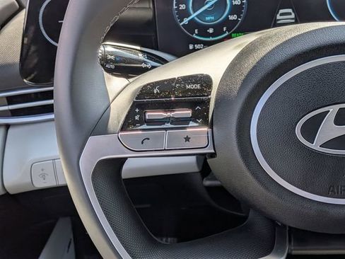 Used 2025 Hyundai Elantra Limited image 15