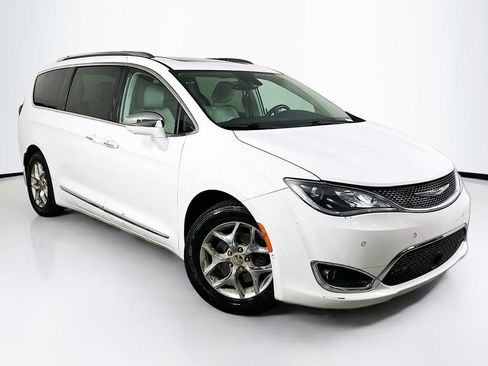 Used 2017 Chrysler Pacifica Limited w/ UConnect Theater Package FWD image 1