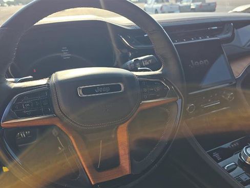 Used 2023 Jeep Grand Cherokee L Summit AWD/4WD image 9