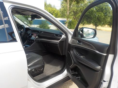 Used 2021 Jeep Grand Cherokee L Limited image 25