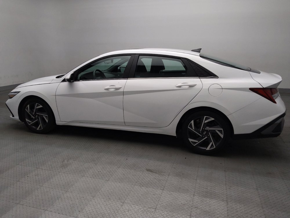 Used 2025 Hyundai Elantra SEL FWD image 3