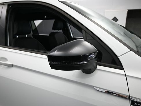 Used 2020 Volkswagen Tiguan SE R-Line image 47