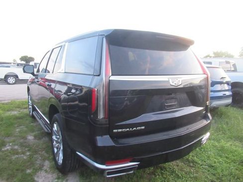 Used 2023 Cadillac Escalade Premium Luxury w/ LPO, Radiant Package AWD/4WD image 4