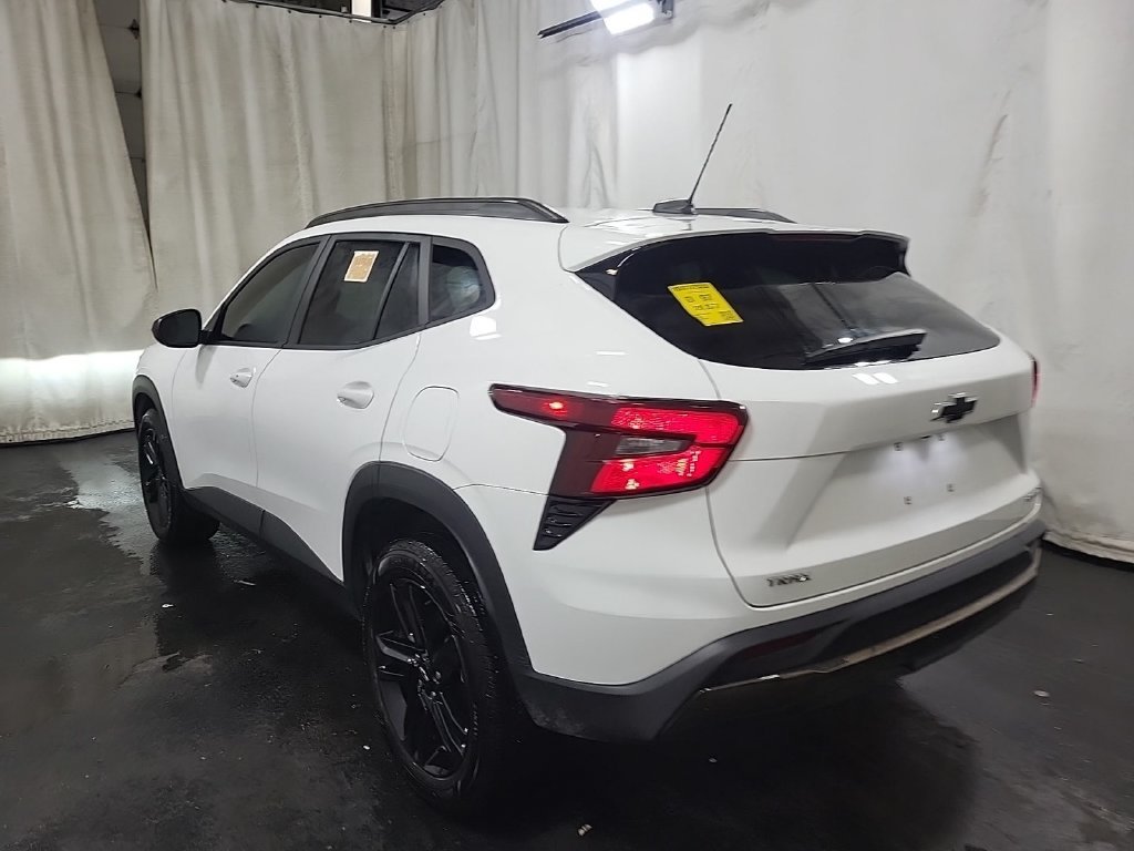 Used 2025 Chevrolet Trax ACTIV FWD image 2