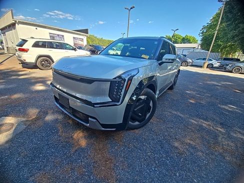 Certified 2024 Kia EV9 Land AWD/4WD image 1