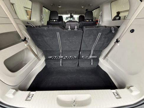 Used 2024 Chrysler Pacifica Touring-L FWD image 23
