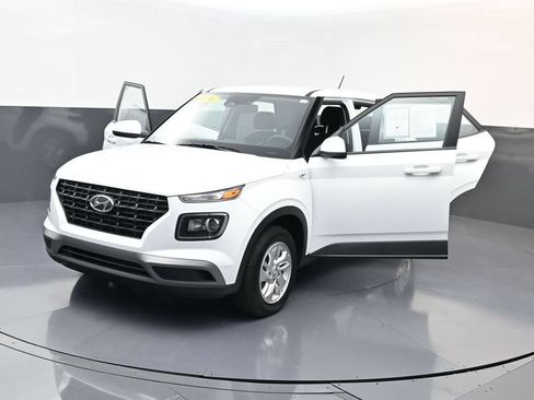 Certified 2026 Hyundai Venue SE FWD image 31