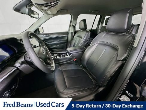 Used 2023 Jeep Grand Cherokee Limited w/ Black Appearance Package image 23