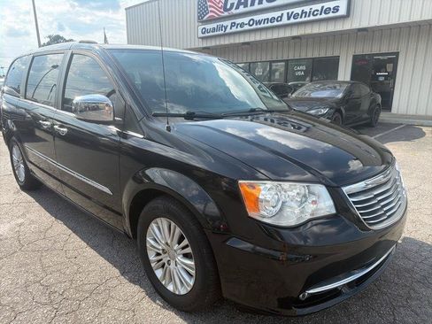 Used 2014 Chrysler Town & Country Limited w/ Luxury Group FWD image 2