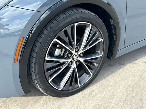 Used 2025 Toyota Prius XLE image 9