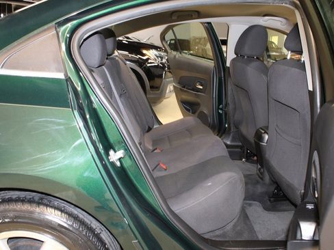 Used 2014 Chevrolet Cruze LT image 12