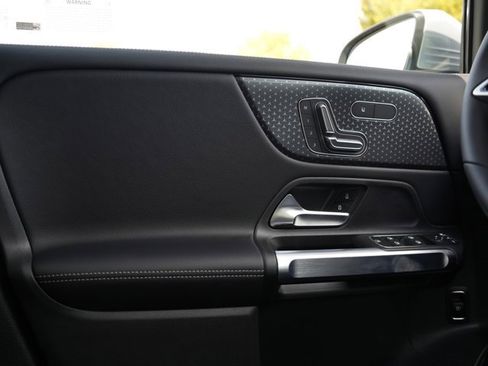 Used 2026 Mercedes-Benz GLB 250 4MATIC image 25