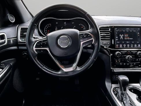 Used 2020 Jeep Grand Cherokee Laredo w/ 18" Wheel & 8.4" Radio Group image 5