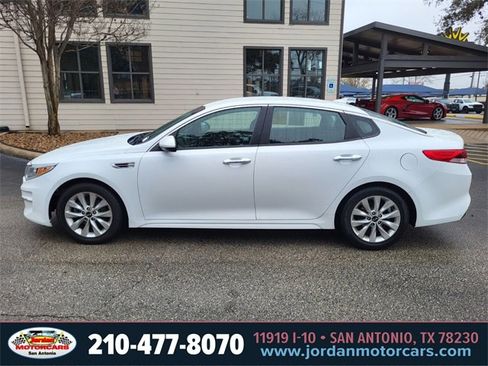 Used 2018 Kia Optima LX w/ 17" Alloy Wheels Package image 2
