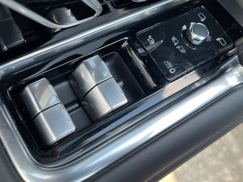 Used 2023 Land Rover Range Rover SE image 33