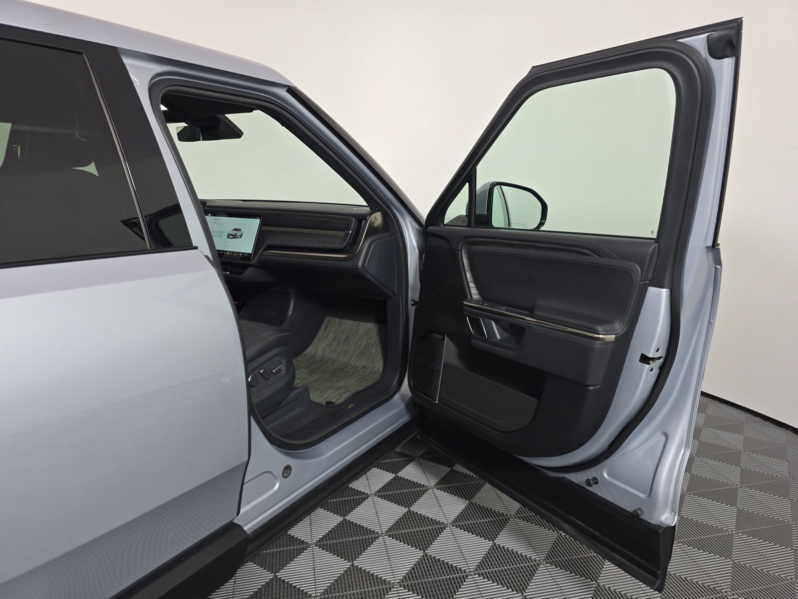 Used 2022 Rivian R1T Adventure AWD/4WD image 18