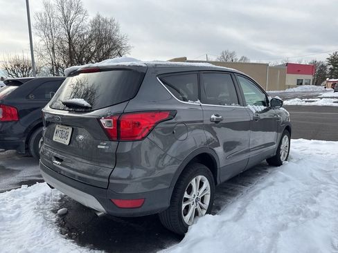 Used 2019 Ford Escape SE image 3