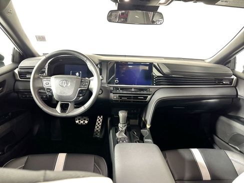 Used 2025 Toyota Camry SE image 12