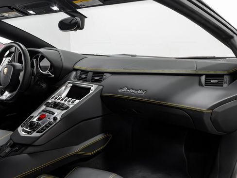 Used 2014 Lamborghini Aventador LP 700-4 image 24