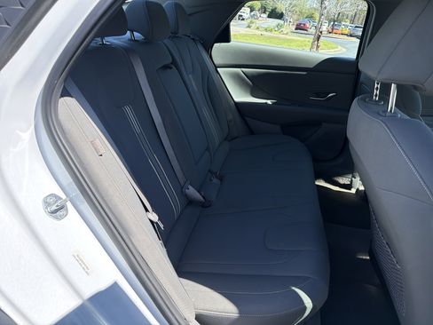 Used 2025 Hyundai Elantra SEL image 15