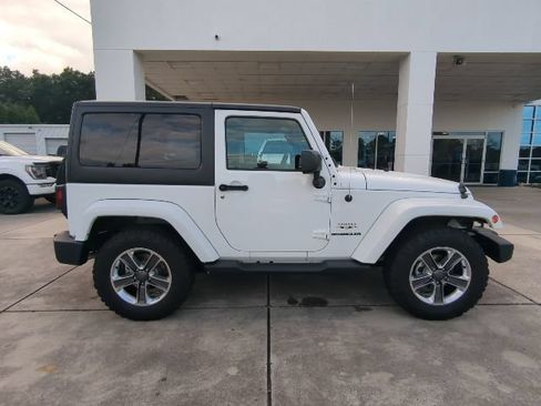 Used 2016 Jeep Wrangler Sahara w/ Connectivity Group AWD/4WD image 8