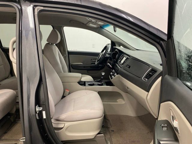 Used 2019 Kia Sedona LX FWD image 24