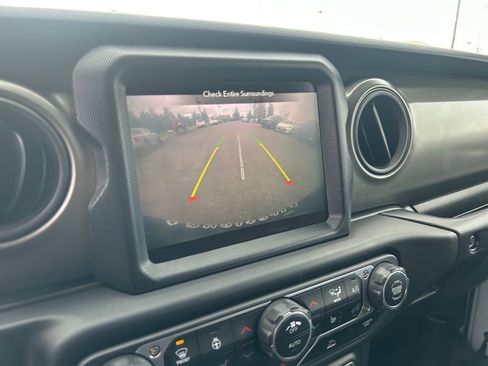 Used 2023 Jeep Wrangler Unlimited w/ Sun & Screen Package AWD/4WD image 19