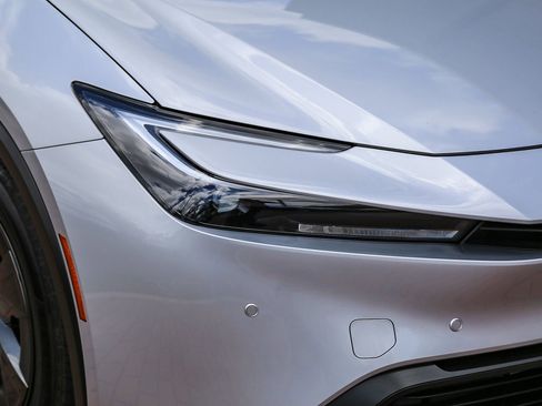 Used 2025 Toyota Prius LE FWD image 10
