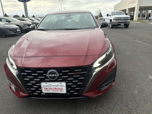 Used 2025 Nissan Altima 2.5 SR w/ SR Premium Package AWD/4WD image 2