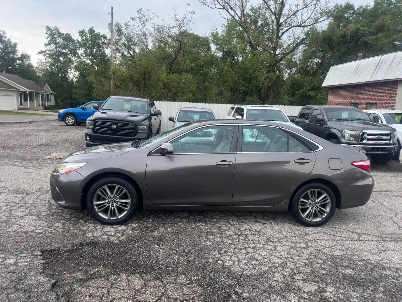 Used 2015 Toyota Camry SE FWD image 5