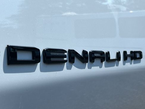 New 2026 GMC Sierra 2500 Denali Ultimate w/ LPO, Black Badging Package AWD/4WD image 11