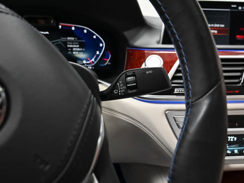 Used 2022 BMW ALPINA B7 xDrive w/ Luxury Rear Seating Package image 54
