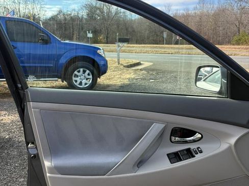 Used 2009 Toyota Camry LE image 10