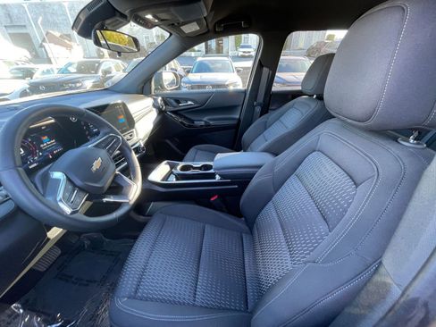 Used 2025 Chevrolet Equinox LT image 25