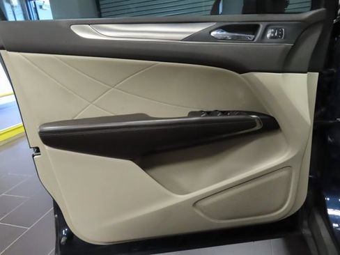 Used 2017 Lincoln MKC Premiere FWD image 9