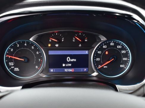 Used 2023 Chevrolet Traverse LT FWD image 16