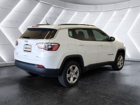 Used 2024 Jeep Compass Latitude AWD/4WD image 4