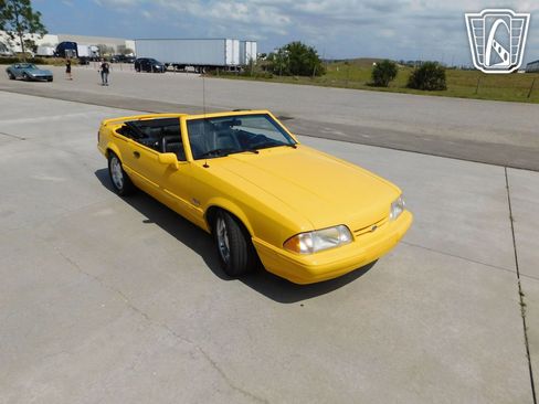 Used 1993 Ford Mustang LX image 10