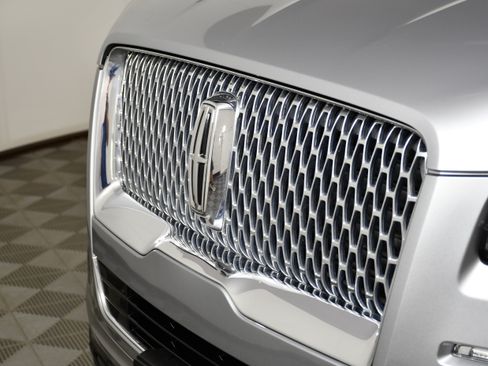 Used 2023 Lincoln Navigator L Reserve AWD/4WD image 11