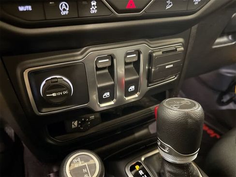 Used 2020 Jeep Wrangler Sport image 30