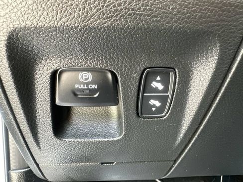 Used 2023 RAM 1500 Big Horn AWD/4WD image 30