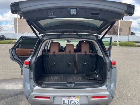 Used 2022 Nissan Pathfinder Platinum w/ Cargo Package image 9