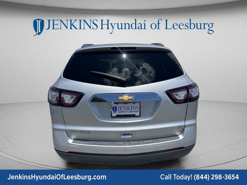 Used 2017 Chevrolet Traverse LT FWD image 6