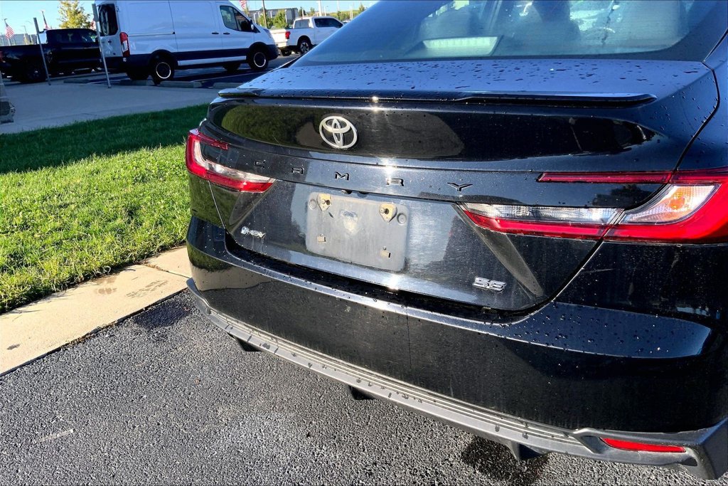 Used 2025 Toyota Camry SE FWD image 4