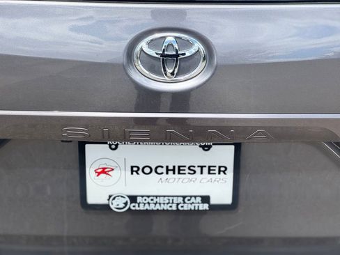 Used 2019 Toyota Sienna LE AWD/4WD image 44