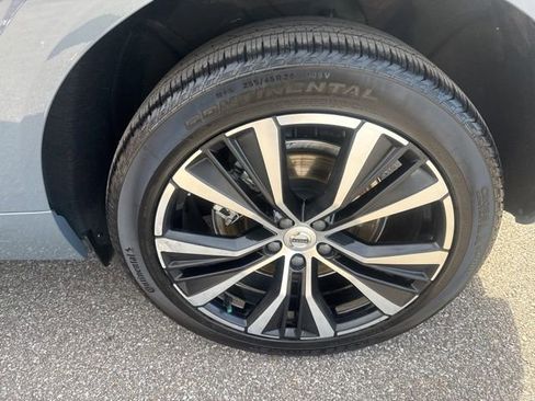 Used 2023 Volvo XC60 T8 Ultimate image 30