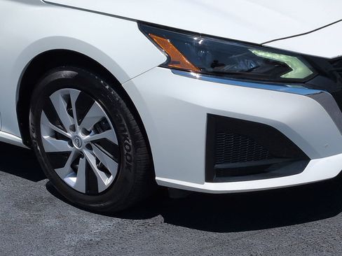 Used 2025 Nissan Altima 2.5 S FWD image 9