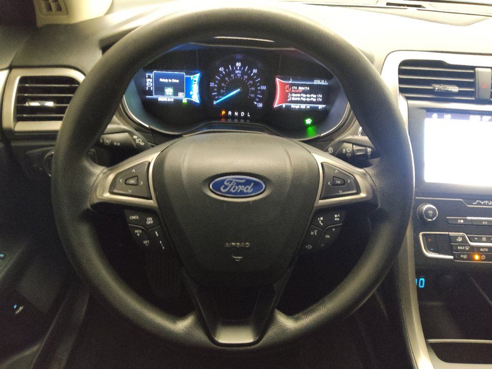 Used 2019 Ford Fusion SE FWD image 22